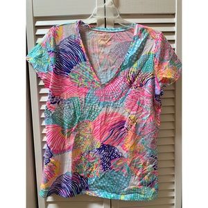 New Women’s Lilly Pulitzer tee size Large